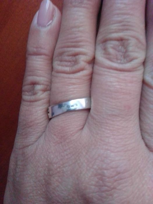 Anel em prata dourada com pedras