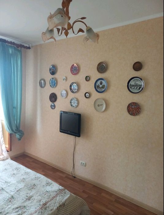 Продається 2 кімнатна , 54 м, вул. Дніпровська.