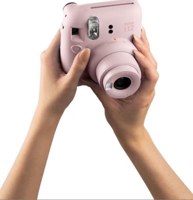 Instax Mini 12 câmara instantânea, com auto-exposição e lente selfi incluída,