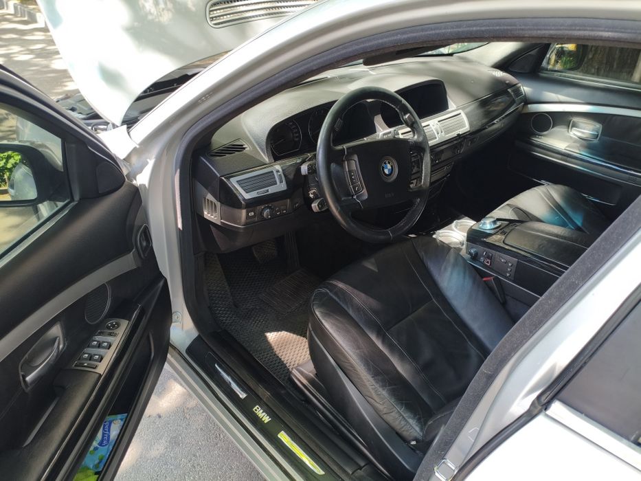 BMW    E65    735i