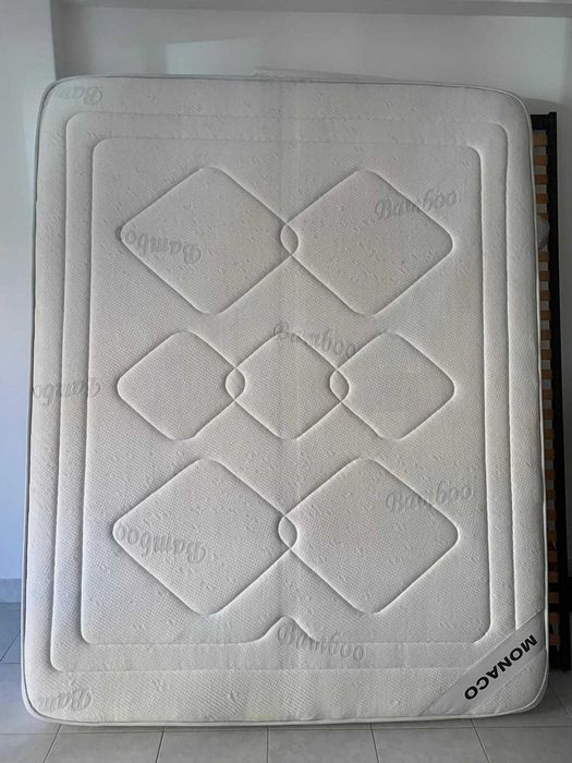 Conjunto Cama de Casal Estofada + Colchão (200x160) – Impecável