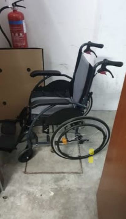 Cadeira de Rodas García 1880 - Alumínio (Leve e Dobrável) – Como Nova