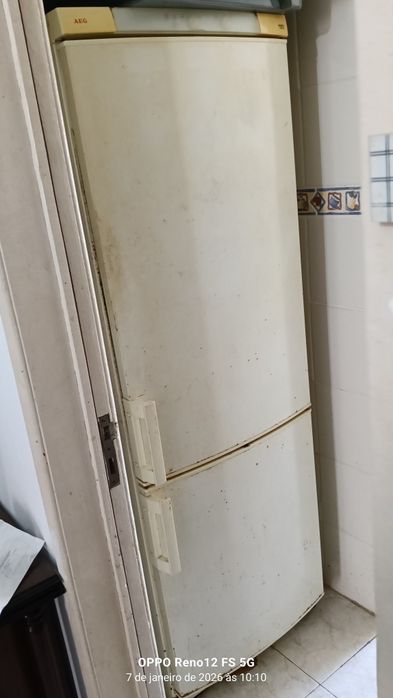 Doa-se Frigorífico/Combinado_Marca AEG_A F uncionar
Marca AEG.
A Funci