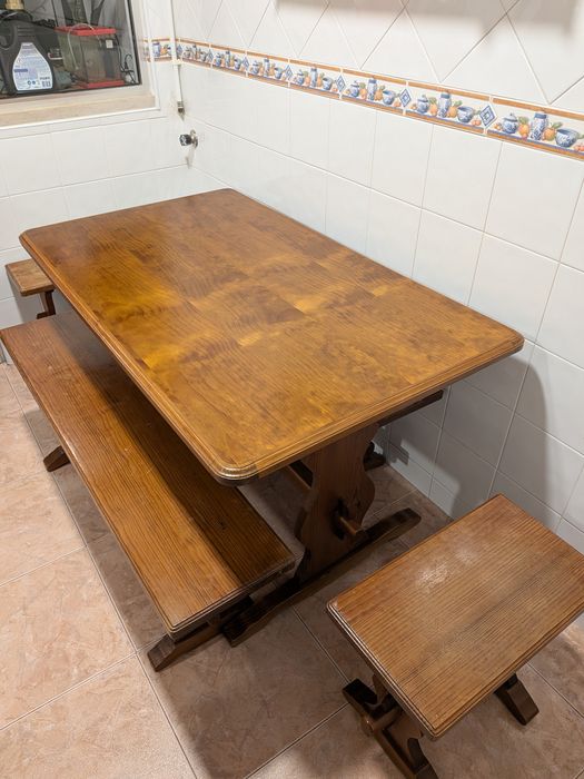 Mesa de Cozinha em Madeira Maciça c/ Bancos