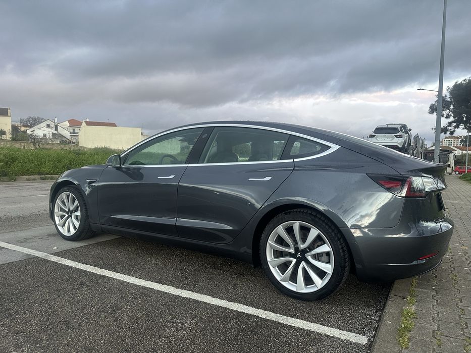 Tesla Model 3 SR Plus