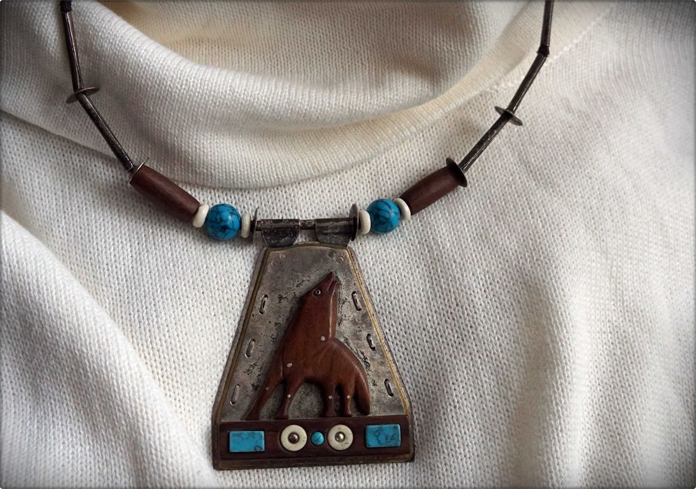 Artystyczny srebrny wisior medalion turkus ręcznie robiony wilk