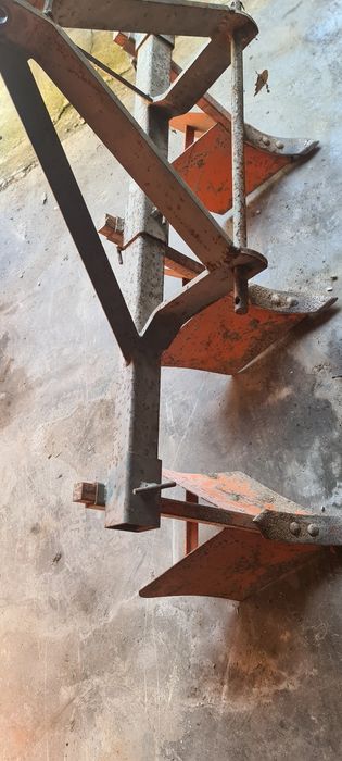 Alfaias agrícolas para trator pequeno