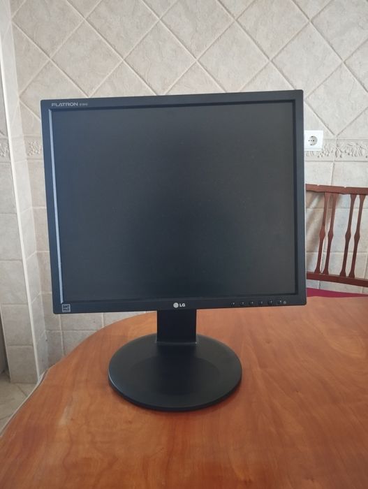 LG Monitor + Keyboard + Mouse64752187051394121