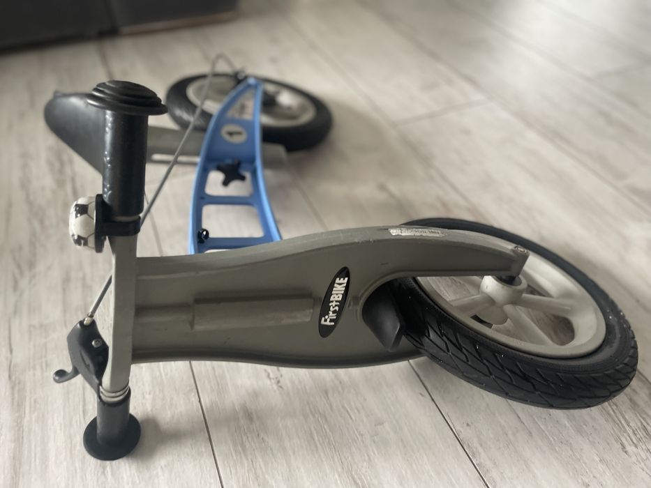 Rowerek biegowy First Bike Street niebieski z