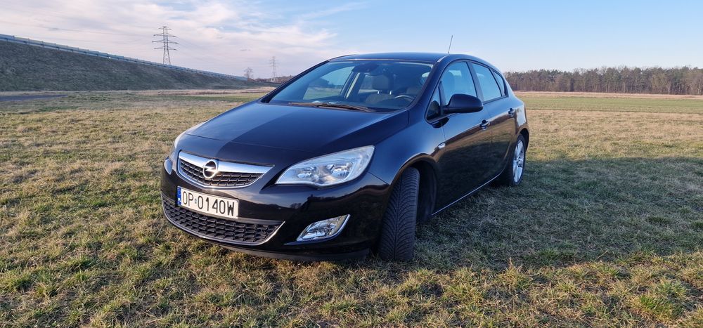 Opel Astra J hatchback 2011 r.