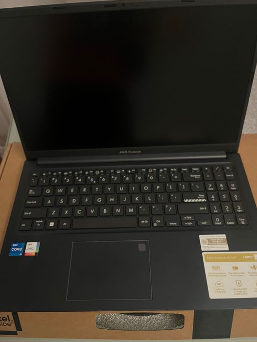 ASUS Vivobook 15 – Stan idealny. Nowy RAM: 16 GB Dysk: SSD 512 GB