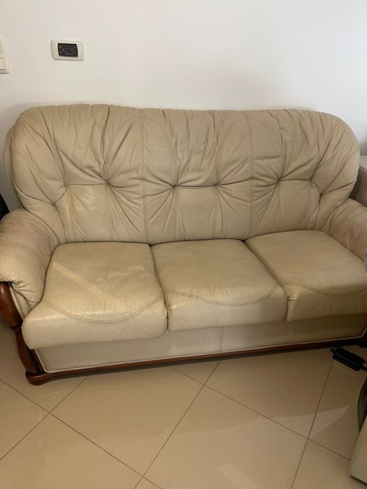 sofás de pele beje