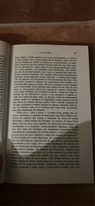 Vende se livro ja um pouco antigo