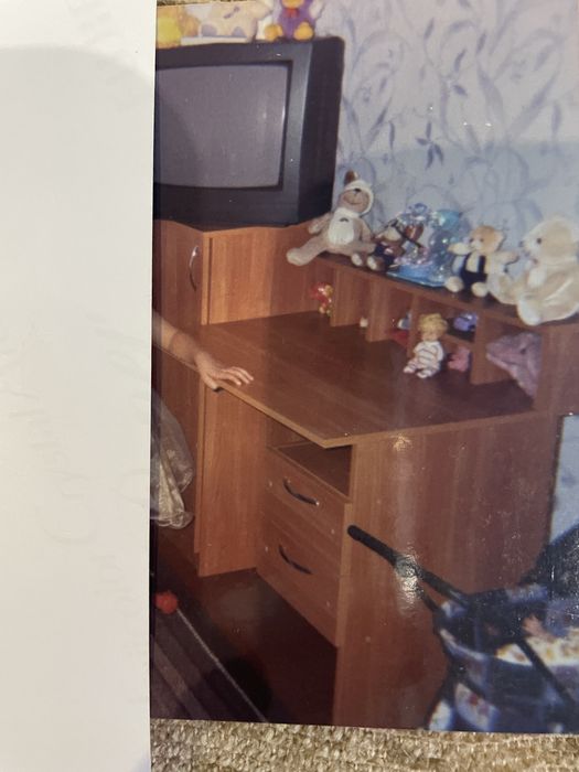 Продам кровать,шифонеры и письменный мтол