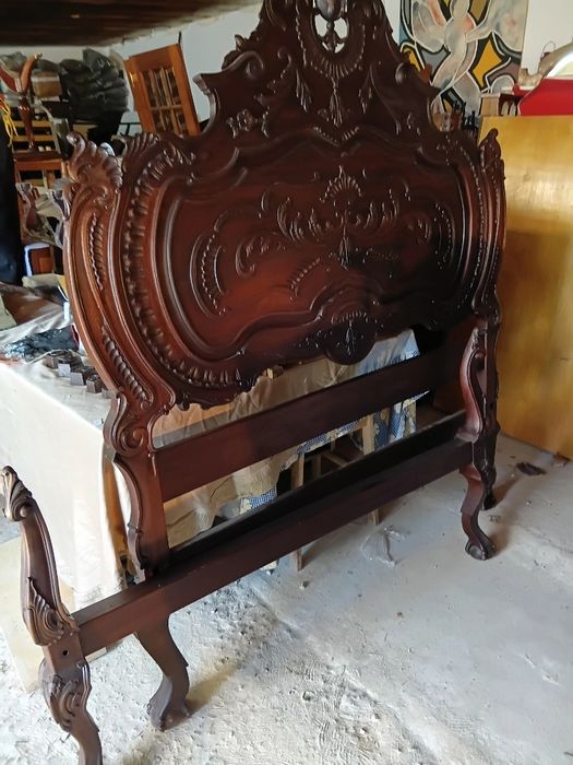 Cama modelo D João V em muito bom estado