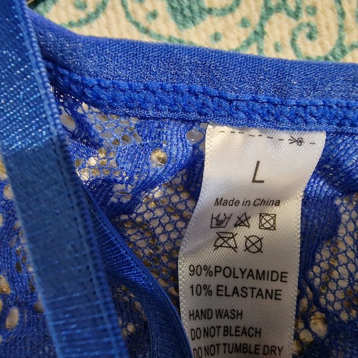 Seksowne koronkowe stringi damskie.