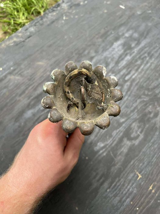 Mosiężny uchwyt do lampy sufitowej