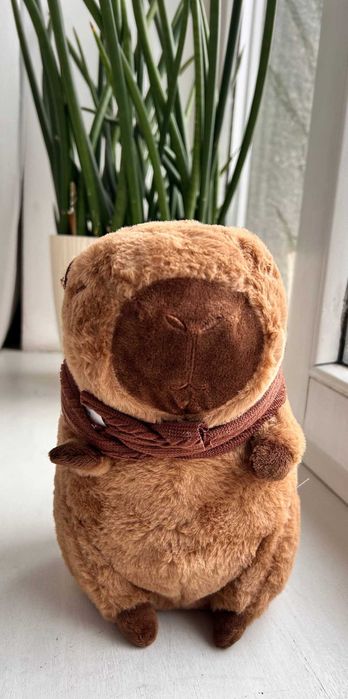 М'яка іграшка Капібара з шарфом. Плюшева капібара. Подарунок