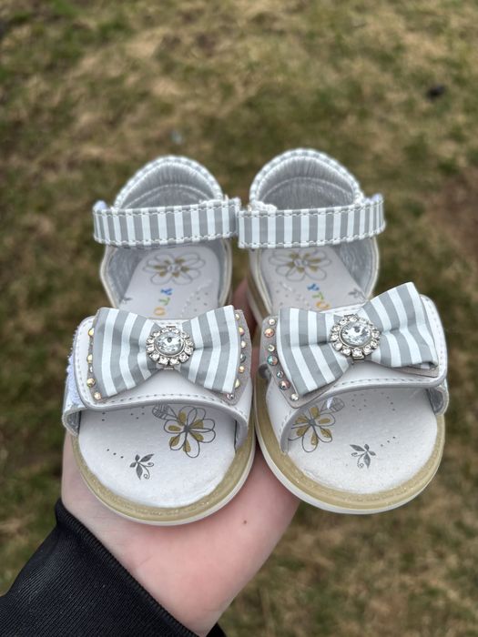 Босоніжки для дівчинки