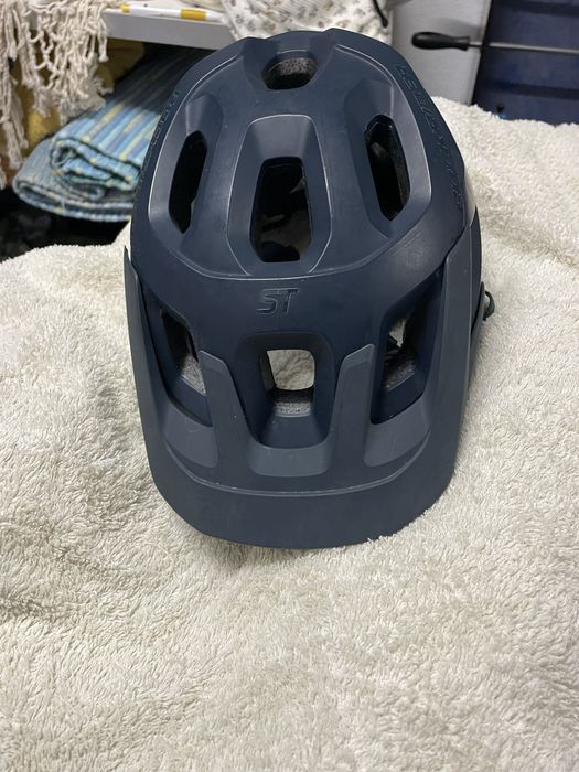 Capacete btt rockrider e capacete de montanha