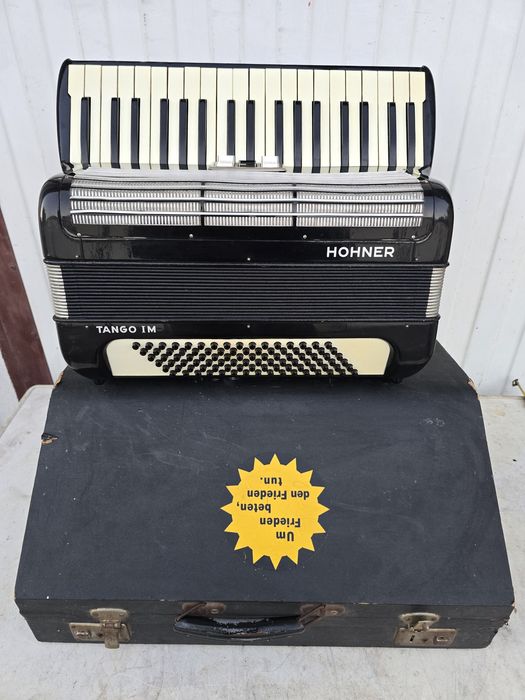 Akordeon Hohner Tango I M - 96 basów.