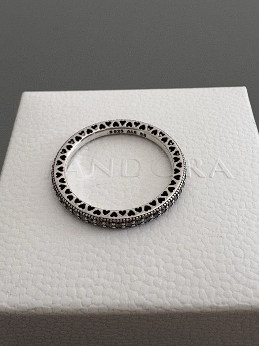 Pierścionek z cyrkoniami i serduszkami Srebro