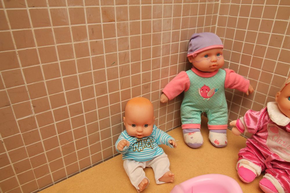4 bonecas/bonecos tipo barriguitas
em muito bom estado