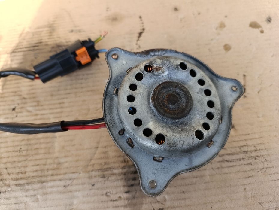 Моторчик вентилятора охолодження двигун Peugeot 5008 3008 308 c4 c5