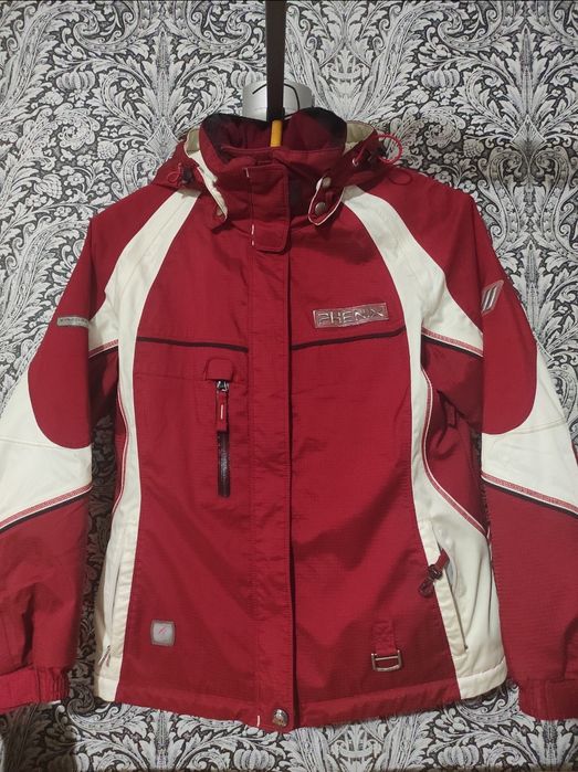 Гірнолижна куртка. Лижна курточка