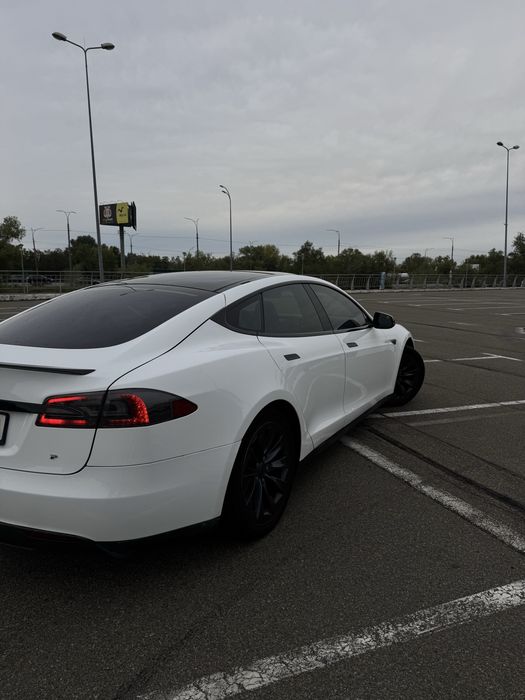 Tesla Model S P85