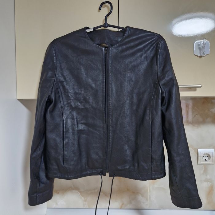 Жіноча шкіряна куртка на М