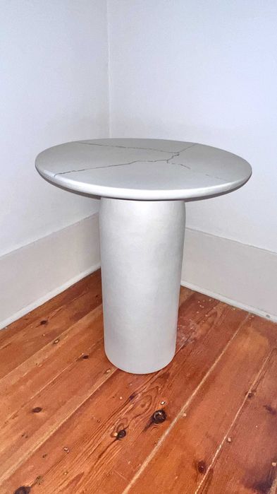 Mesa auxiliar redonda Ø45 cm em cimento