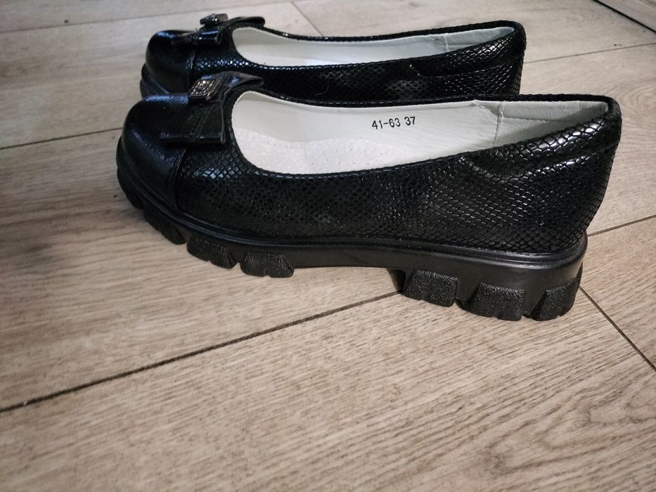 Продам чорні жіночі туфлі