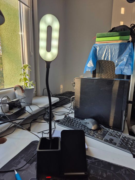 Lampka biurkowa LED Casalux z ładowarką bezprzewodową