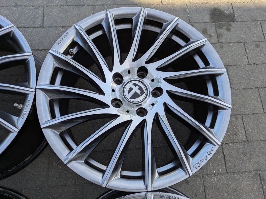 5x120 ET38 18" BMW felgi aluminiowe marki Tomason model TN16.