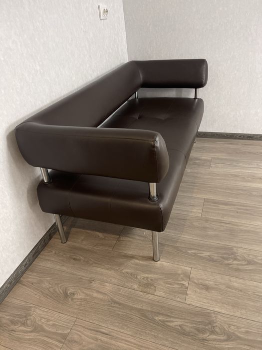 Продам кушетку офісну 160х70х70