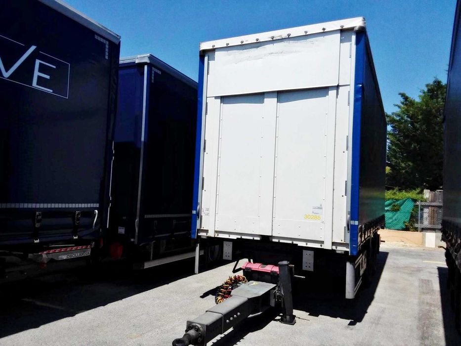 SEMI REBOQUE (CHICO) 18T DE CORTINAS TETO ELEVAVEL