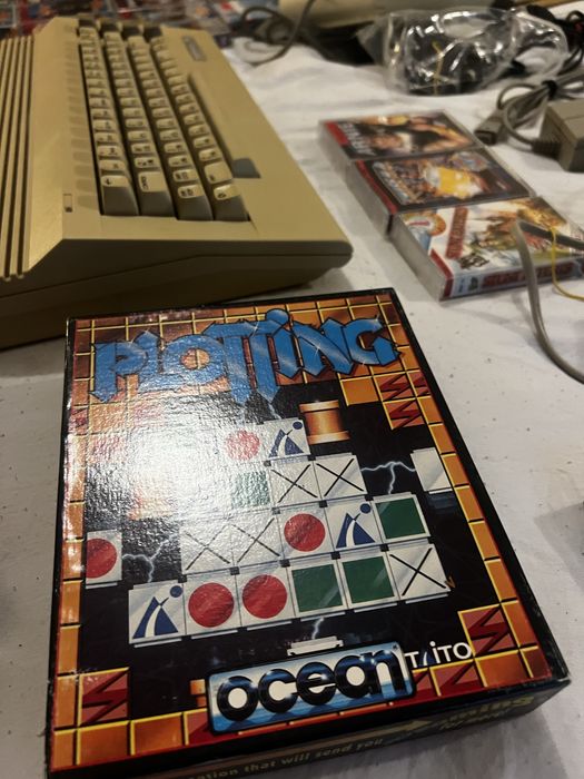 Commodore 64C + Drive Floppy Disk 1541 Pack