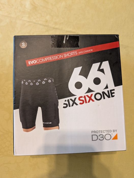 Calções BTT almofadados c proteções SIXSIXONE 661 NOVOS