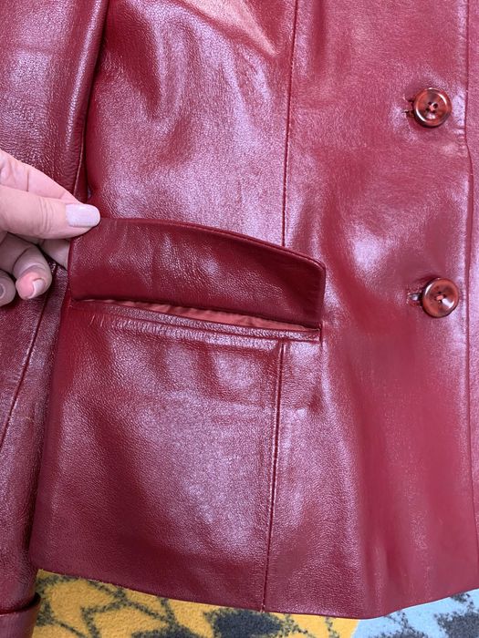 Жіночий піджак шкіряний червоний