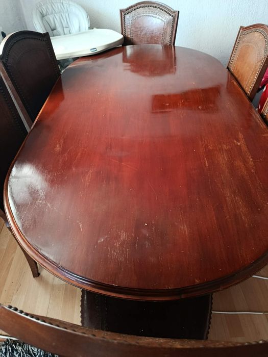 Mesa com 6 cadeiras