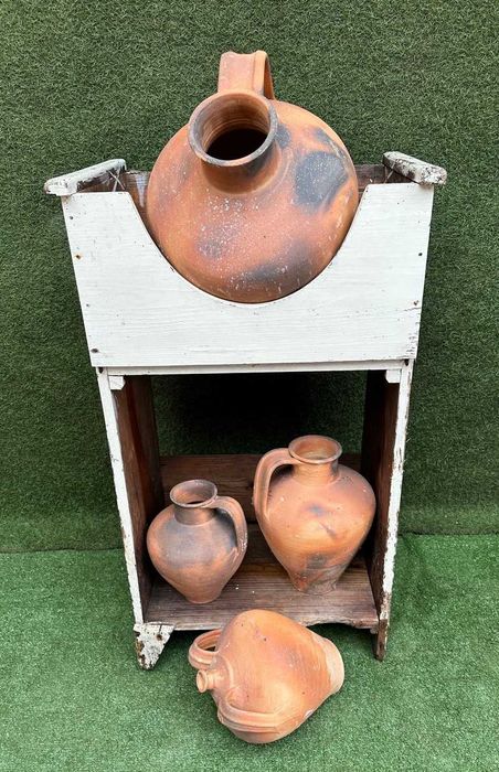 Cantareira antiga em pinho, para bilhas