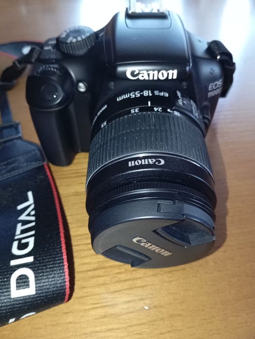 Máquina fotográfica Canon EOS 1100D