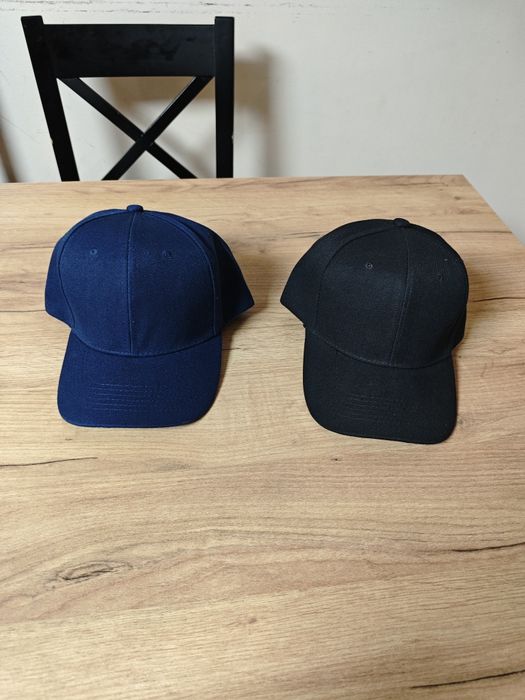 Zestaw dwóch czapek z daszkiem, baseballówka, granatowa, czarna, one size, rzepa