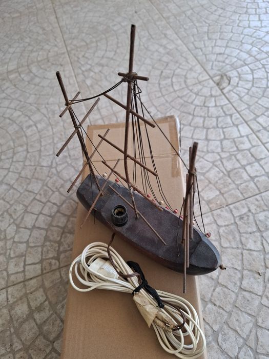 Candeeiro barco muito antigo