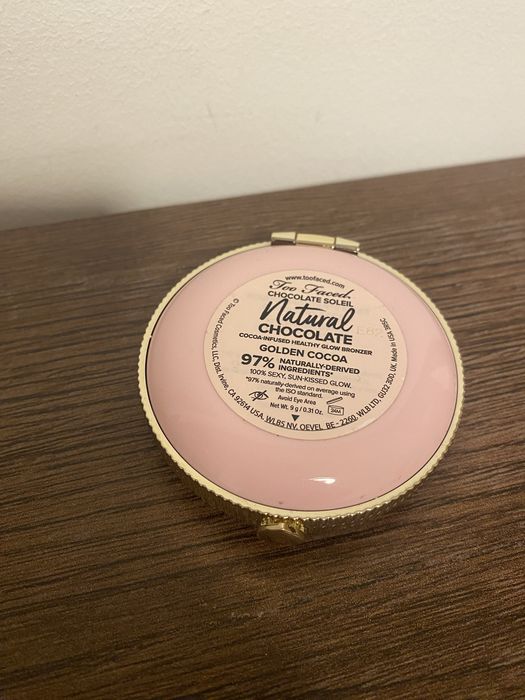 Natural chocolate bronzer too faced