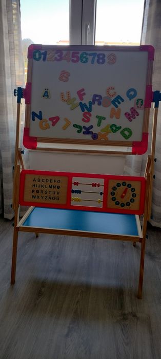Brinquedos de madeira  montessori-cavalete interativo