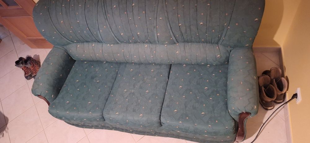 Sofá verde 3 lugares com pouco uso