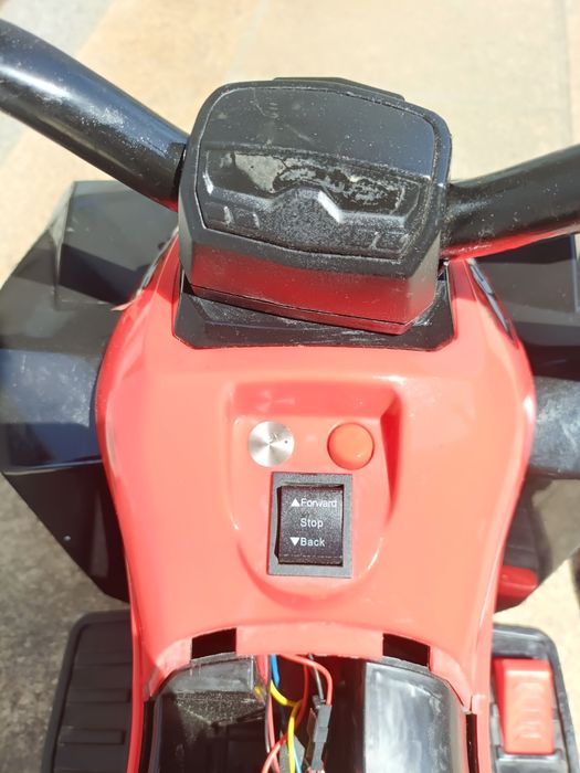 Mota eletricista de criança