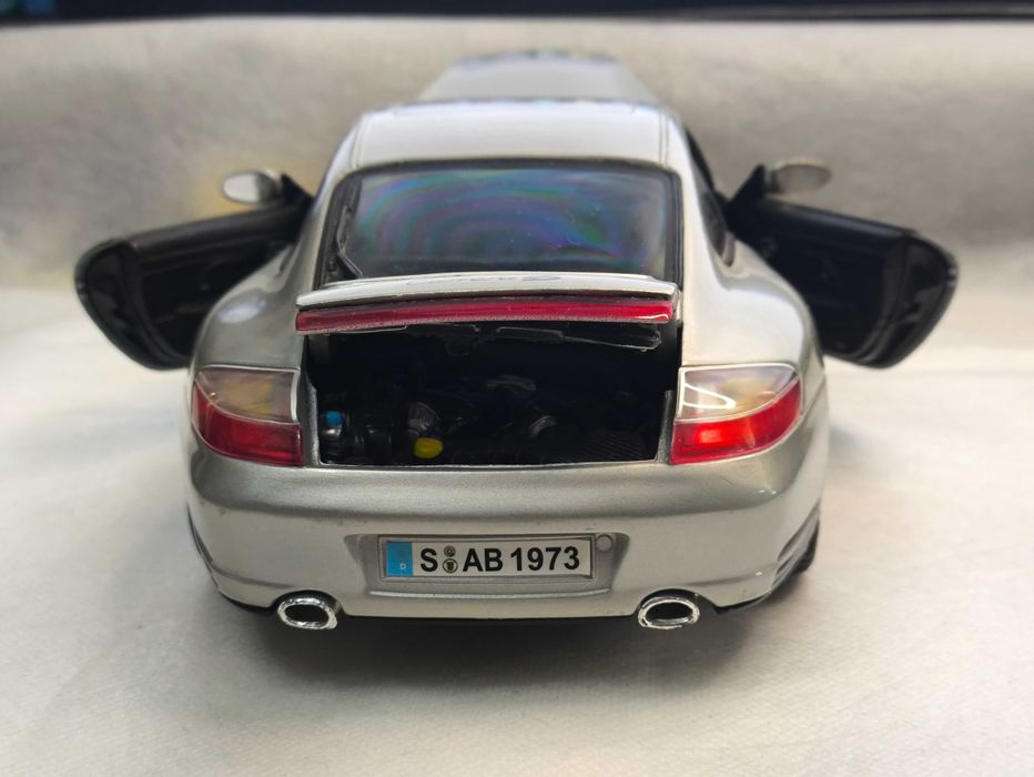Модель Porsche 911 Carrera 4S 1/18 Maisto Thailand